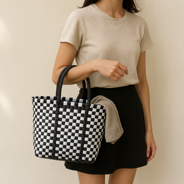 Everbree black product bag